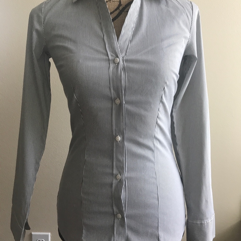 H&M Women’s Fitted grey and white stripe button down business blouse NWT